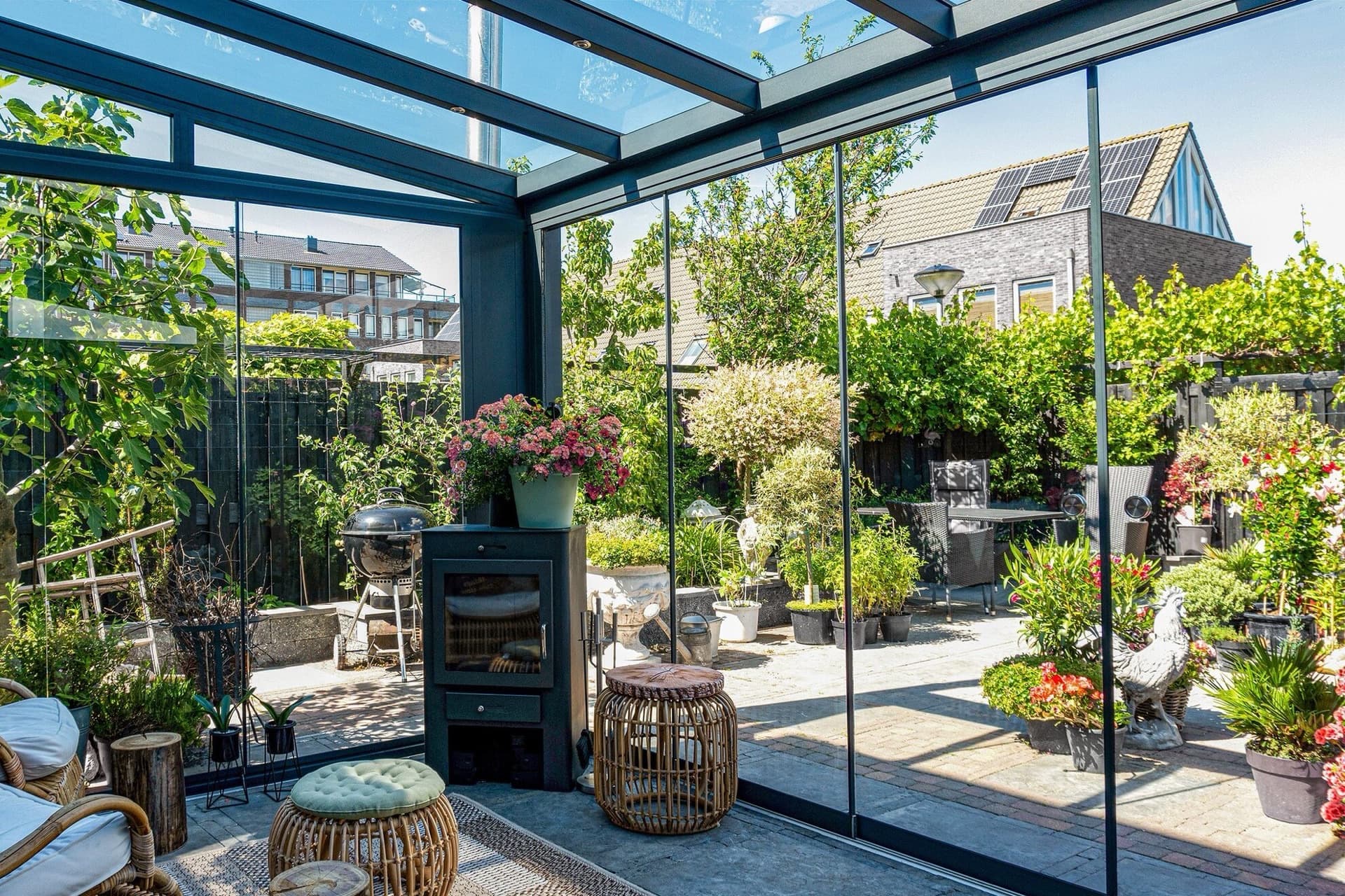 Windschutz für die Terrasse: Glas, ZIP oder Schiebewand?