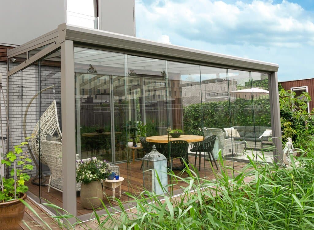 Topstyle mit Panorama-Verglasung als Basis für einen Sommergarten